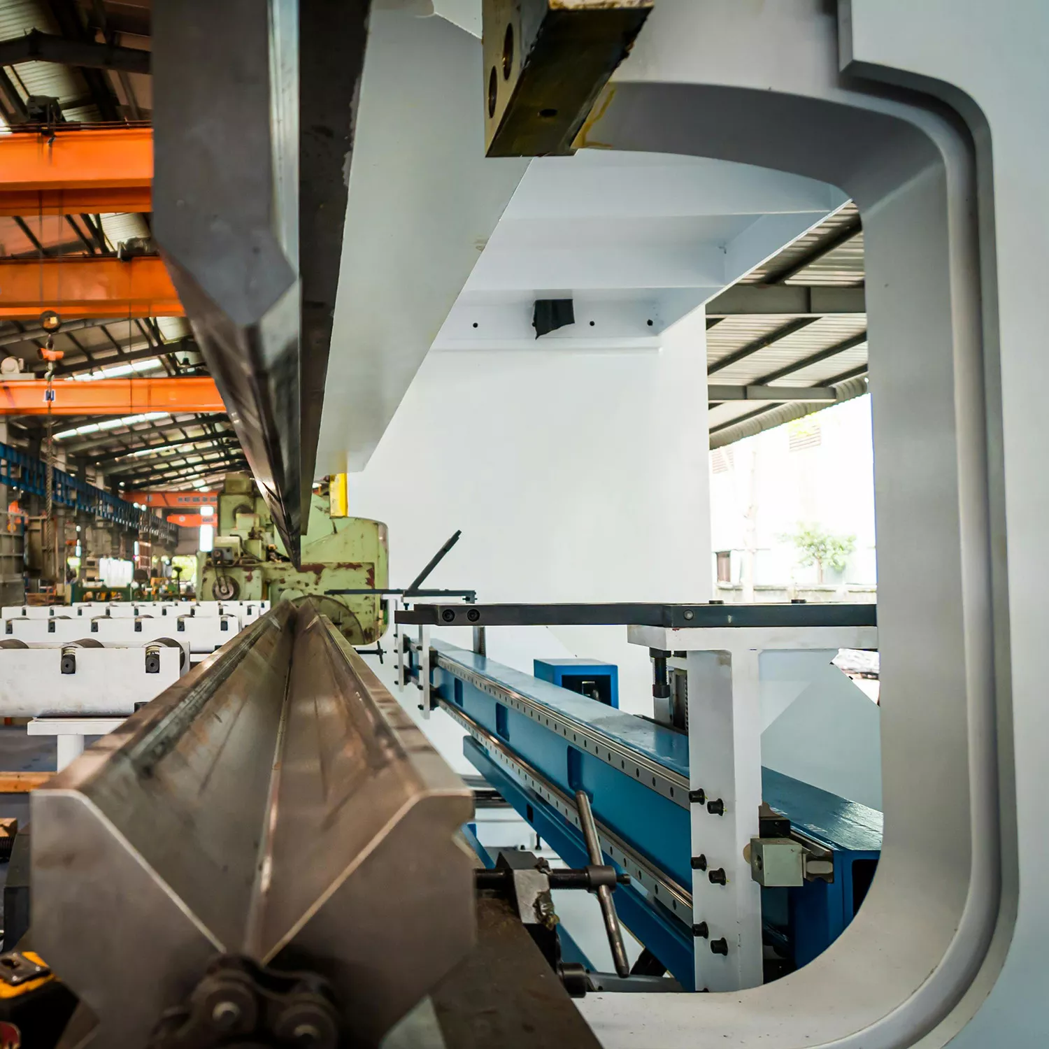 تصویر جرثقیل سقفی لوازم یدکی دهقان نیری