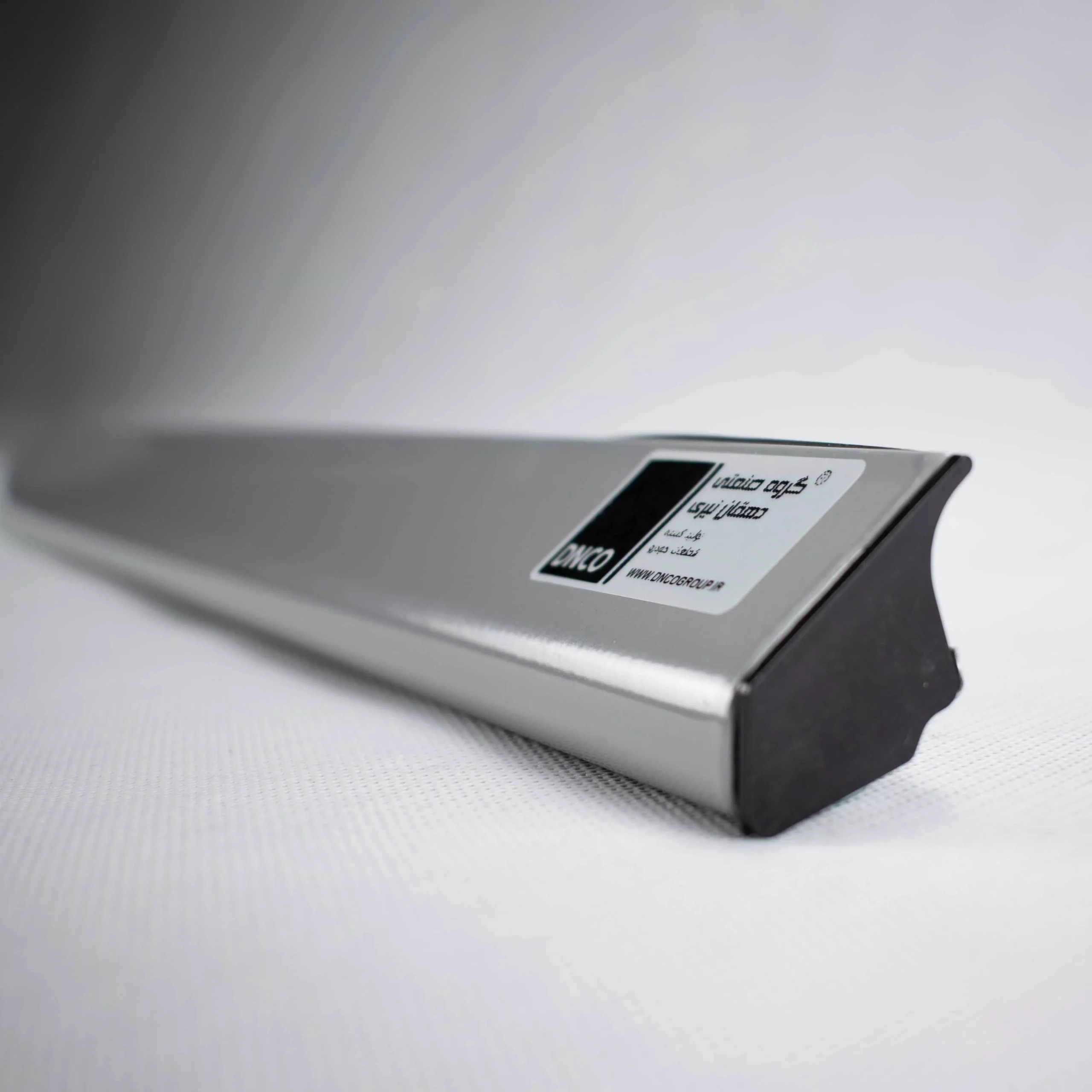 زه در موتور نیسان زامیاد نقره‌ای